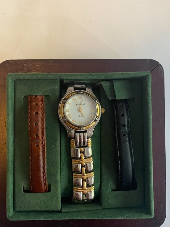 Vintage Eddie Bauer Women\'s Watch Gift set with 2 interchangeable leather straps main image 12